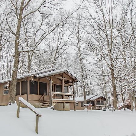 Burr Oak Lodge And Conference Center Glouster Bagian luar foto