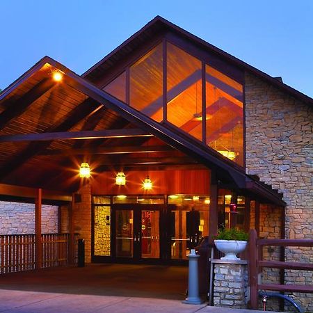 Burr Oak Lodge And Conference Center Glouster Bagian luar foto