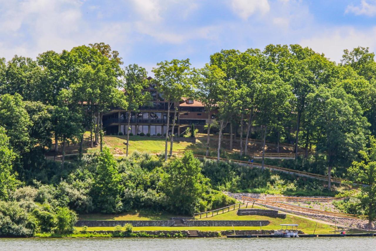 Burr Oak Lodge And Conference Center Glouster Bagian luar foto