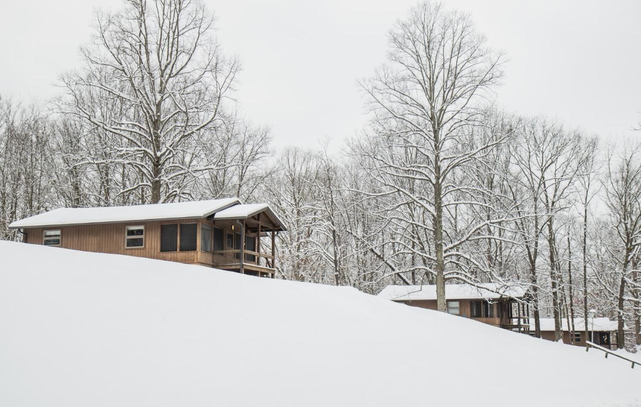 Burr Oak Lodge And Conference Center Glouster Bagian luar foto