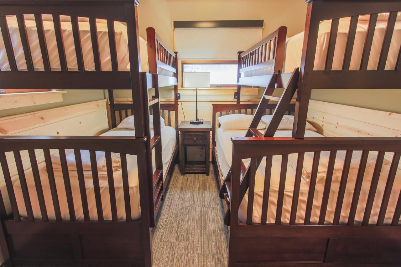 Burr Oak Lodge And Conference Center Glouster Bagian luar foto