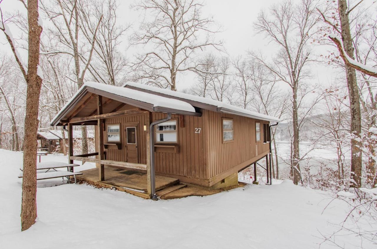 Burr Oak Lodge And Conference Center Glouster Bagian luar foto