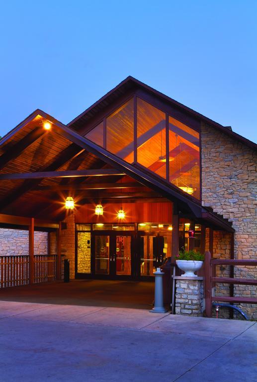 Burr Oak Lodge And Conference Center Glouster Bagian luar foto