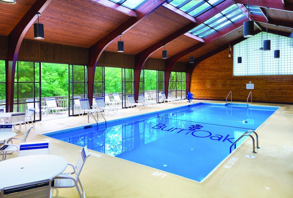 Burr Oak Lodge And Conference Center Glouster Bagian luar foto