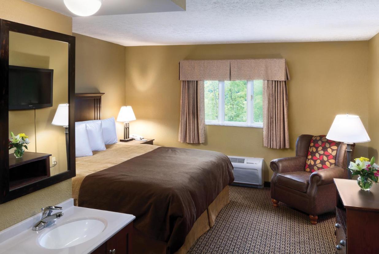 Burr Oak Lodge And Conference Center Glouster Bagian luar foto