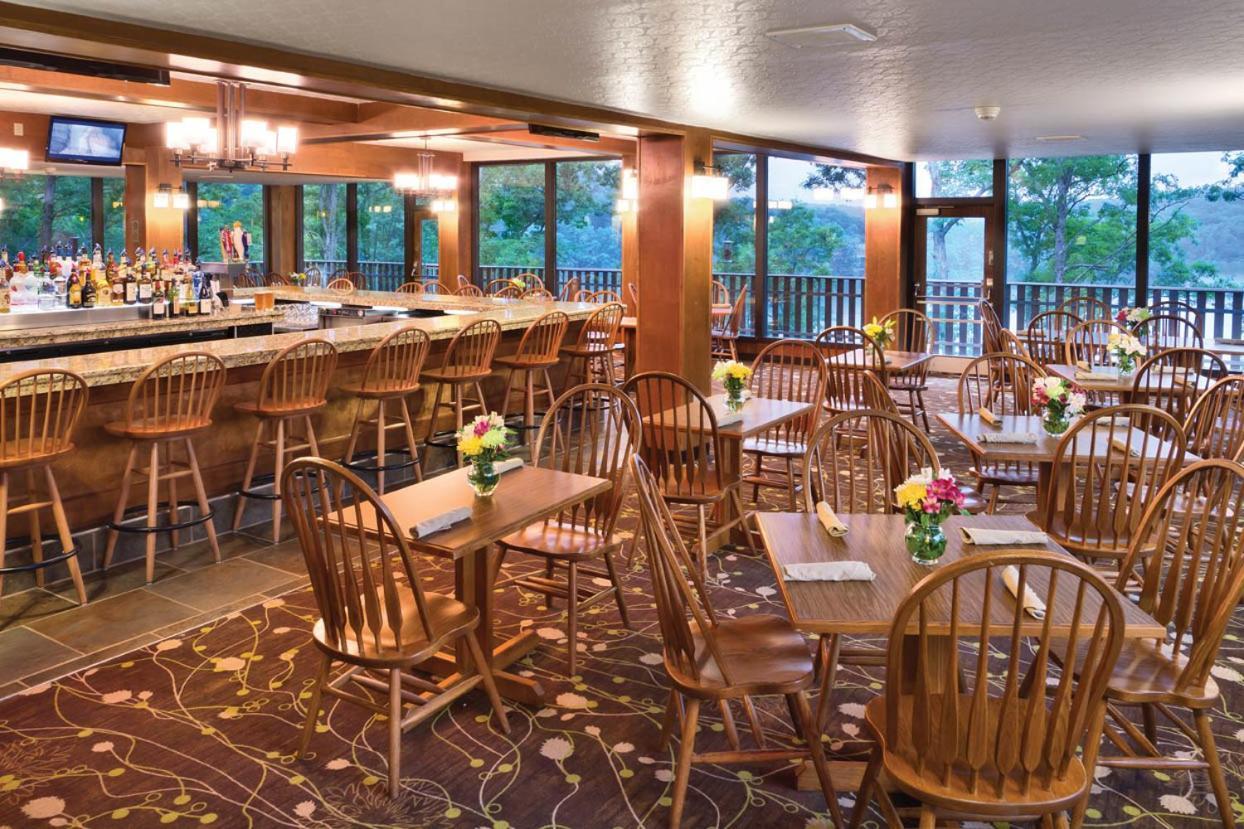Burr Oak Lodge And Conference Center Glouster Bagian luar foto